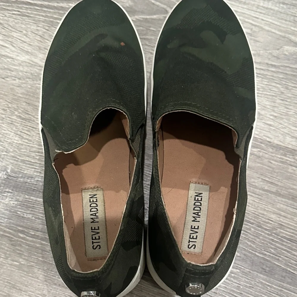 Steve Madden casual slip